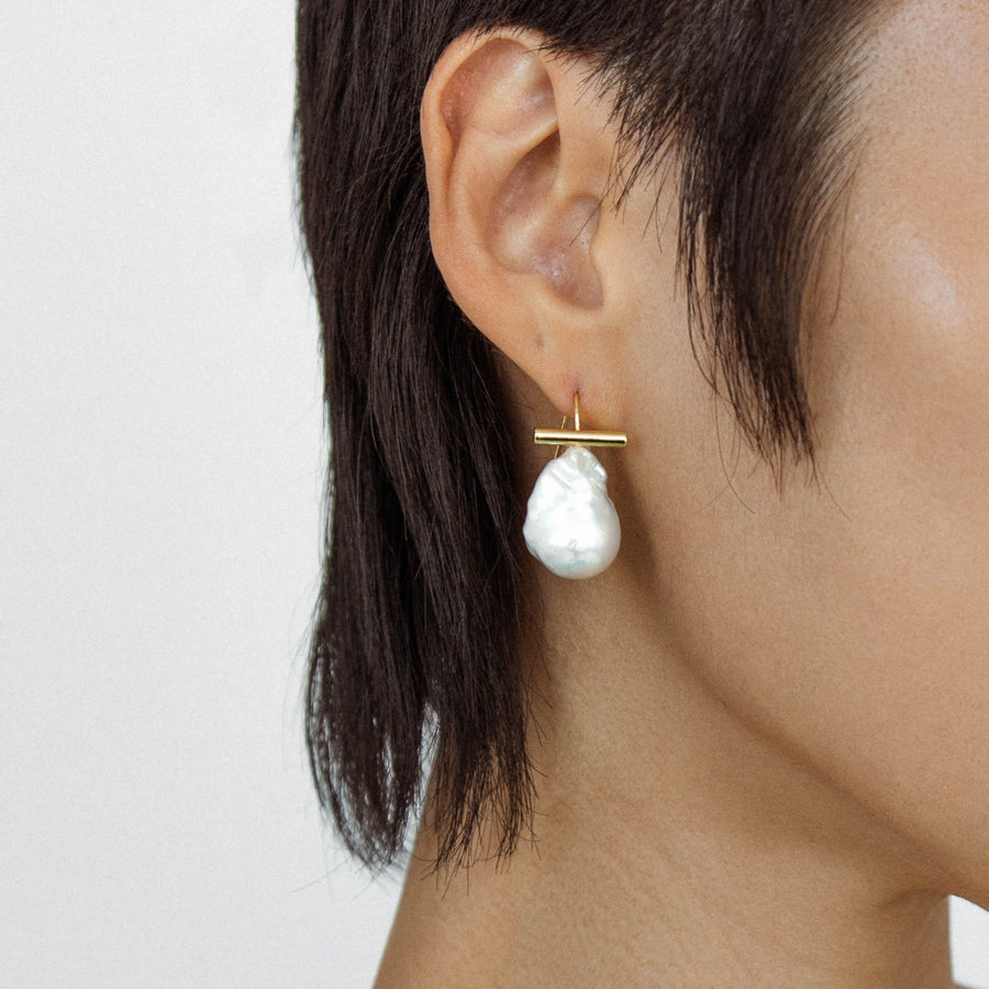 Giselle Earring | SHASHI Pearl Earring Baroque Pearl Drop Statement earring