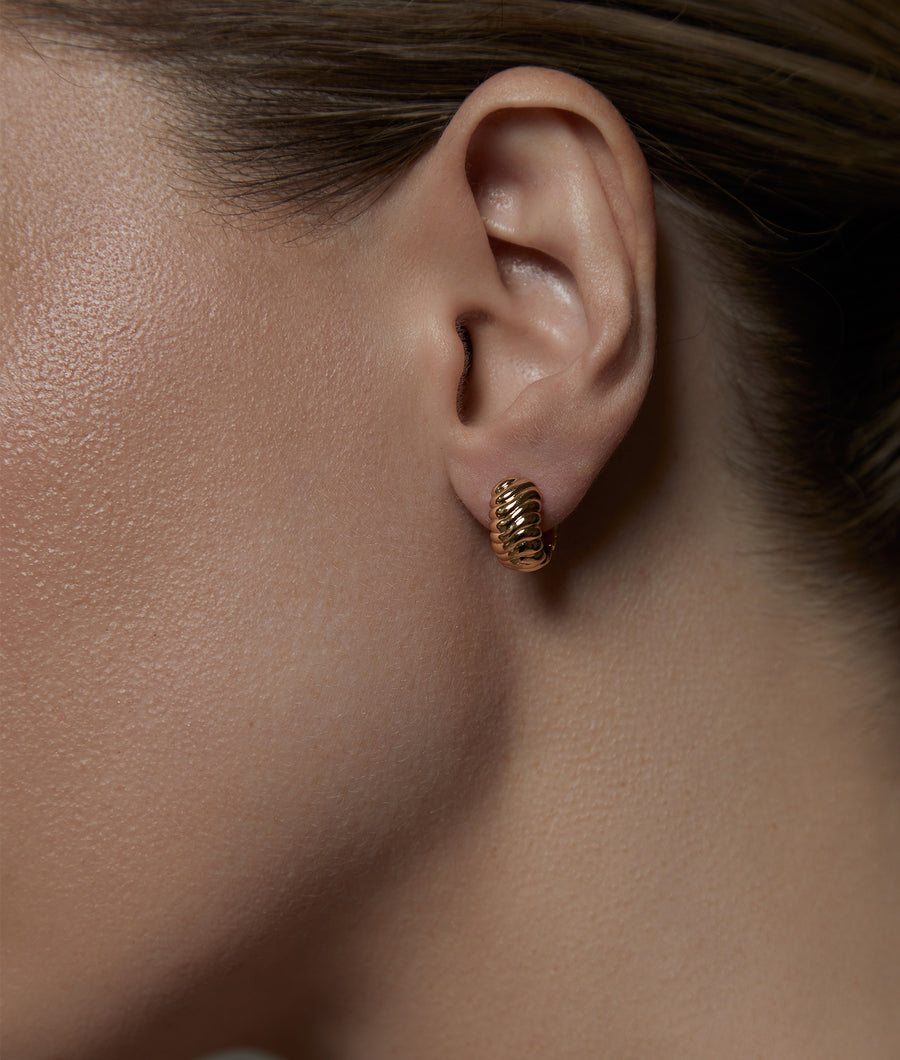 Frances Huggie Earring | SHASHI Gold Huggie