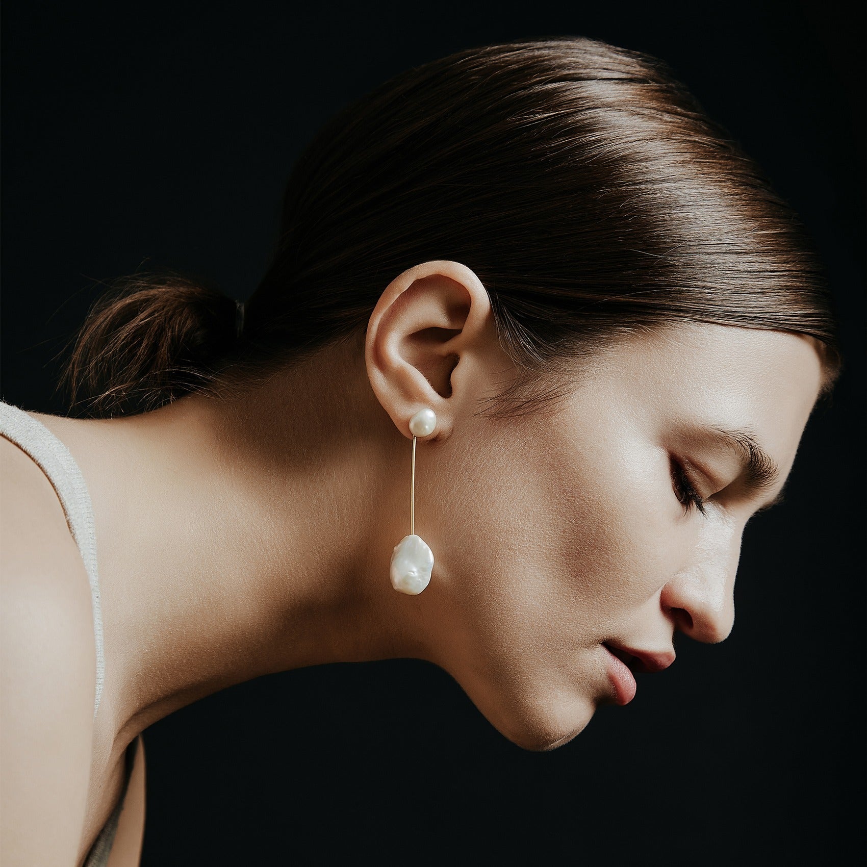 SHASHI Petunia Pearl Earring