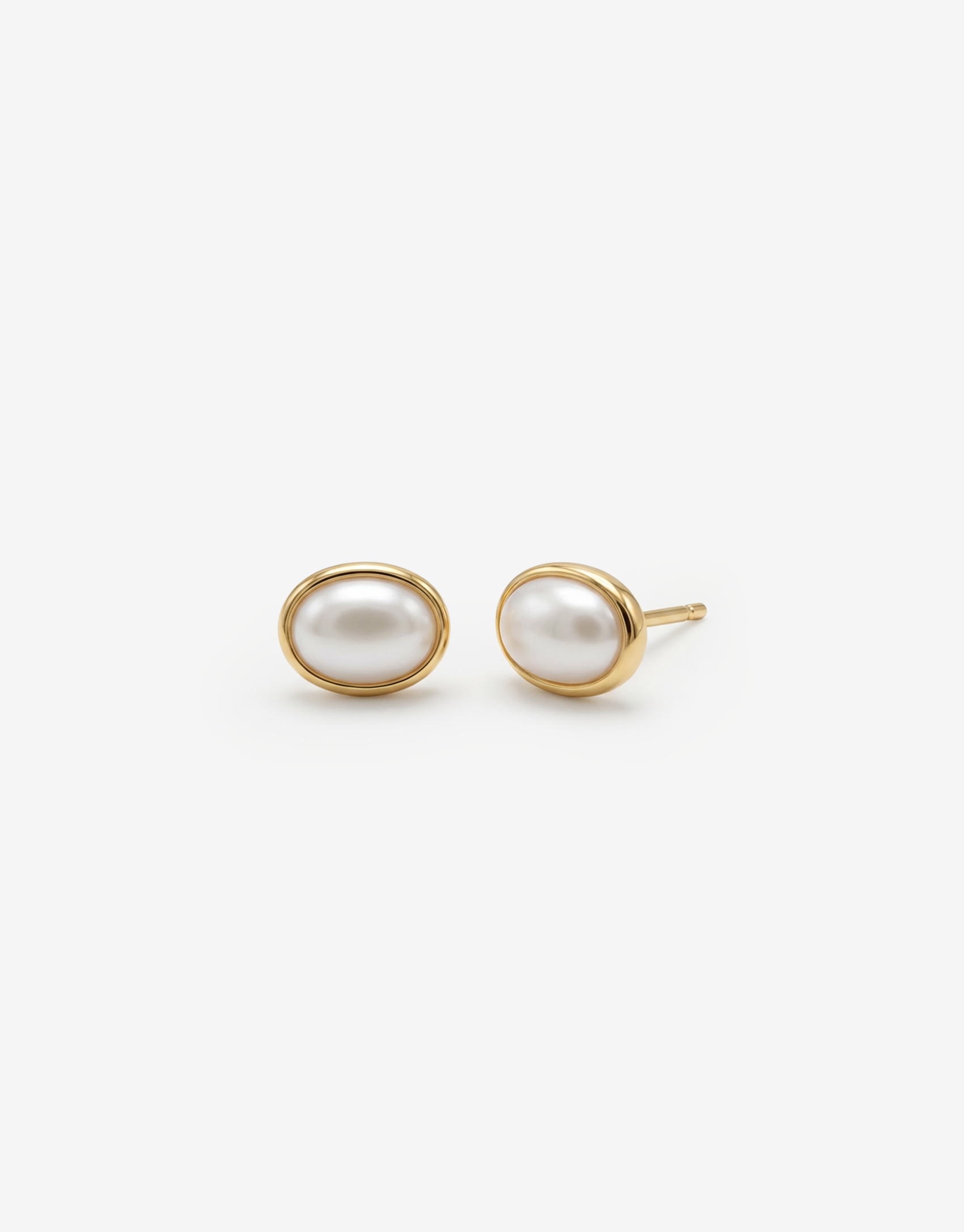 Pearl Bezel Stud