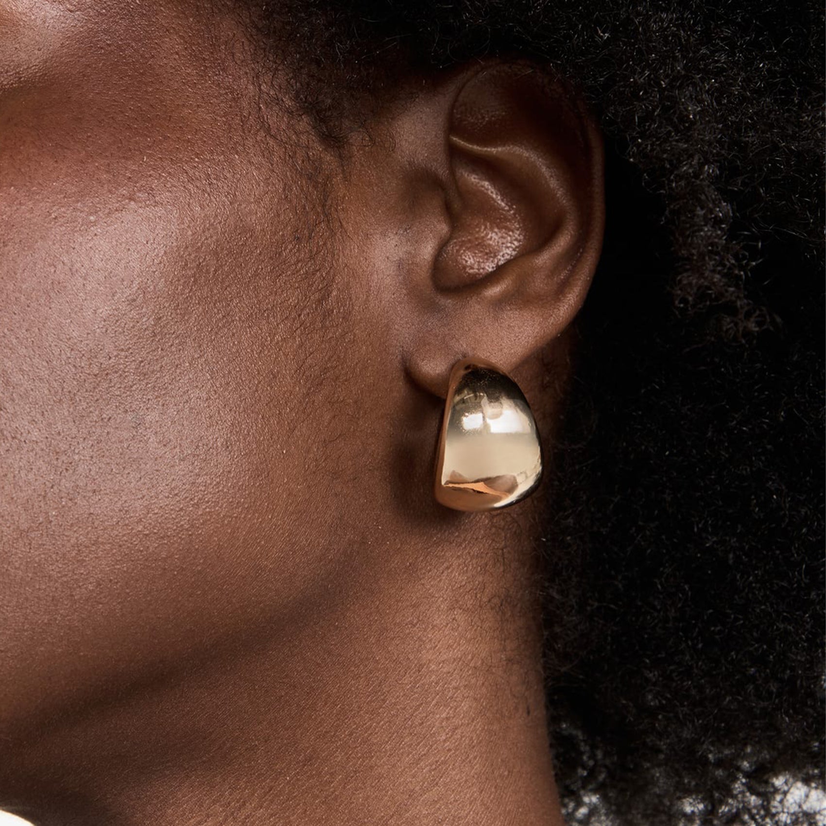 Kasumi Hoop | SHASHI Gold Hoop